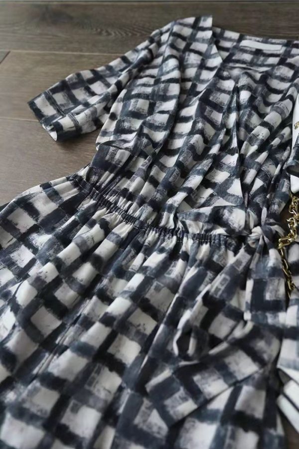 Summer V-neck jumpsuit temperament shorts for women - Image 5