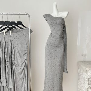 Strapless sloping shoulder dress fold slim long dress